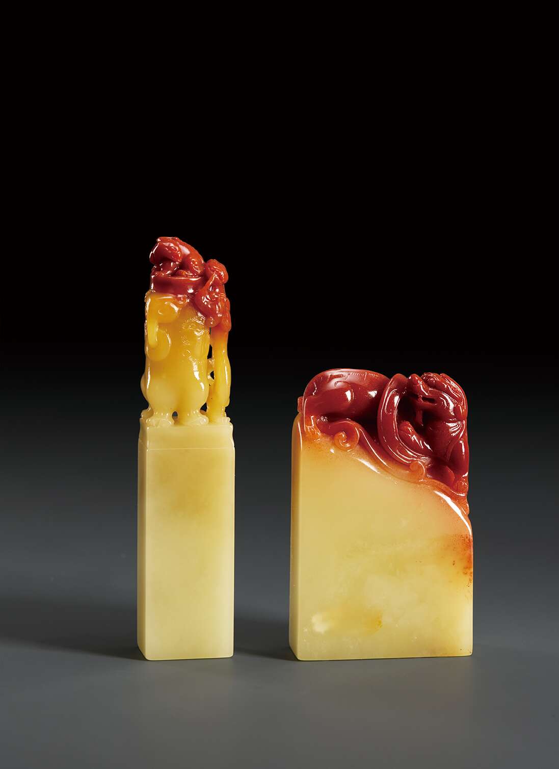 螭虎穿环扁章     瑞兽呈祥日字章