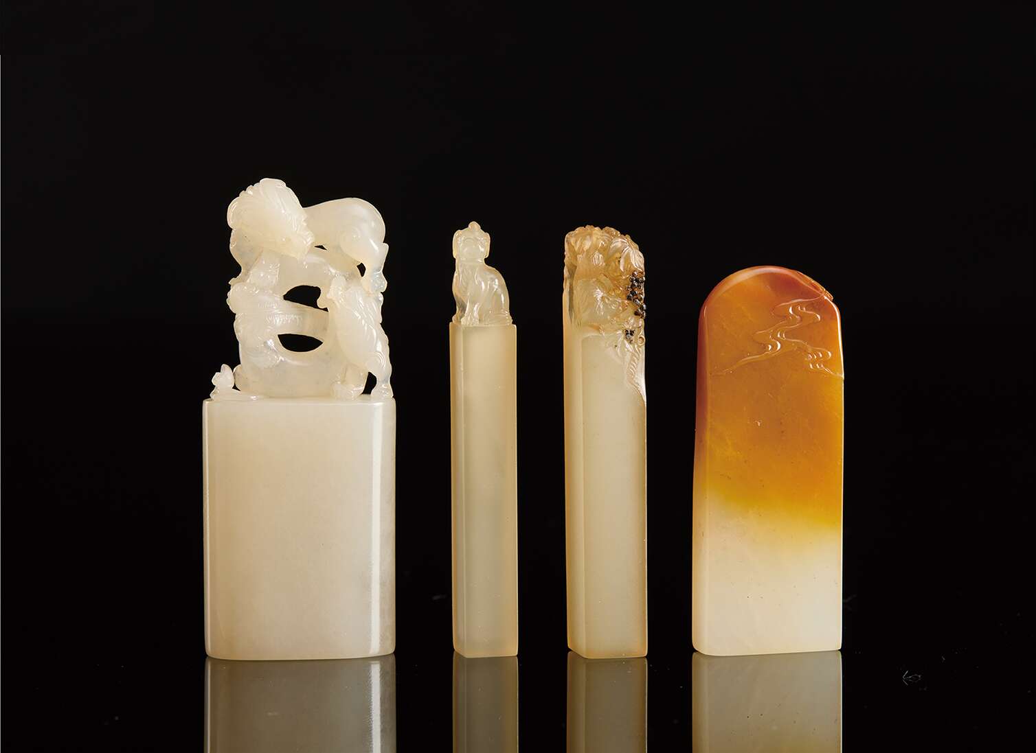 云蝠薄意扁章                  螭虎穿环椭圆章                  多子多福方章                  古兽方章